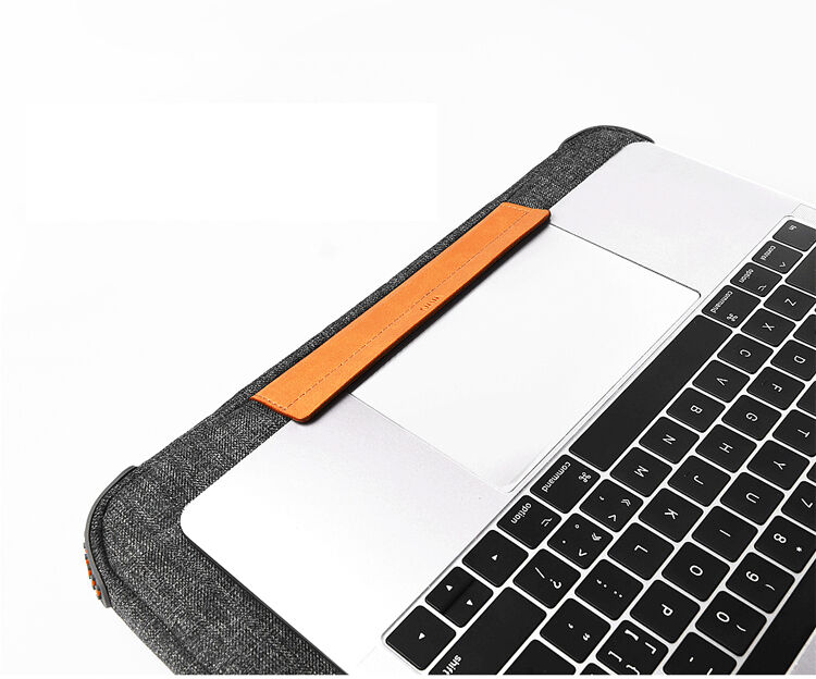 Večnamenska torbica s stojalom MacBook 12 