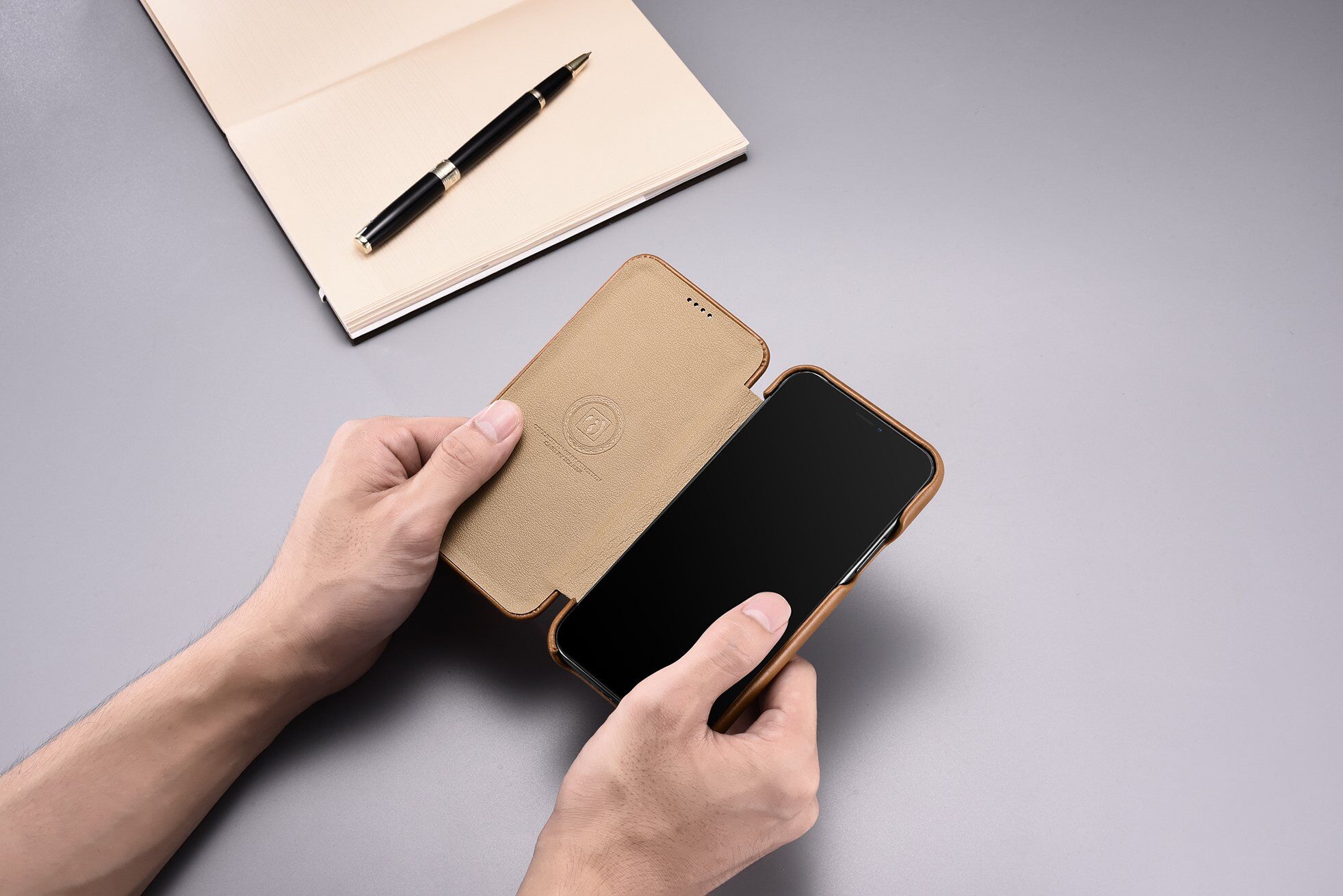 Icarer usnjeni flip etui za iPhone 11 Pro Max - kakavovo rjava