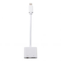 Zmanjšanje s strelo in priključkom 3.5 za polnjenje in hkratno poslušanje glasbe za iPhone - bela