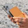Native Union (Re)Classic brezžična MagSafe power banka z USB-C priključkom - 5 000 mAh - gorčična