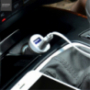 HOCO avto polnilnik z dvema USB vhodoma + strelovodni priključek za Apple iPhone / iPad / iPod - bela