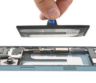 iPhone&nbsp;16 bistveno olajša zamenjavo baterije! Kako je Apple to dosegel?