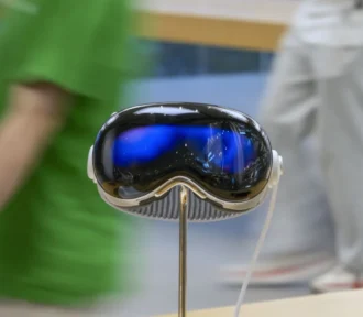 Apple se resno ukvarja z&nbsp;AR/VR – pripravlja do&nbsp;6 novih „glavnih“ naprav!