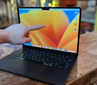 Apple končno načrtuje izdajo MacBooka s tipičnim zaslonom! Za kaj bo primeren?