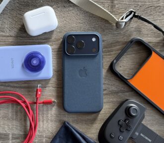 Ste pod&nbsp;božičnim drevesom našli nov iPhone? Od&nbsp;prvega dne boste potrebovali te dodatke!